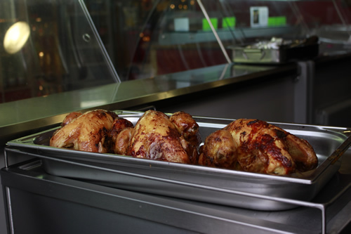 _MG_7676 3 poulets cuits dans plat en inox